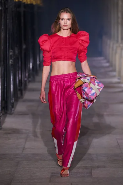Look 19